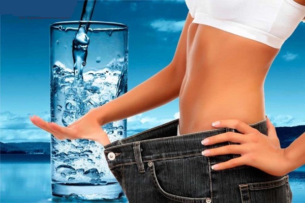 Нужно ли пить воду во время диеты